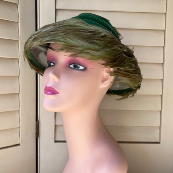 1950's Feather and Velvet Hat - Picture 5 of 8